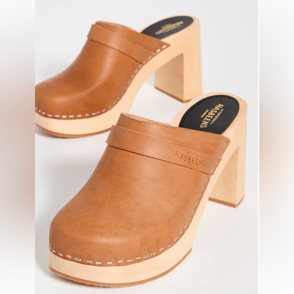Swedish Hasbeens Clogs. Color natural.